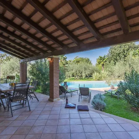 Semesterbostad Seka *